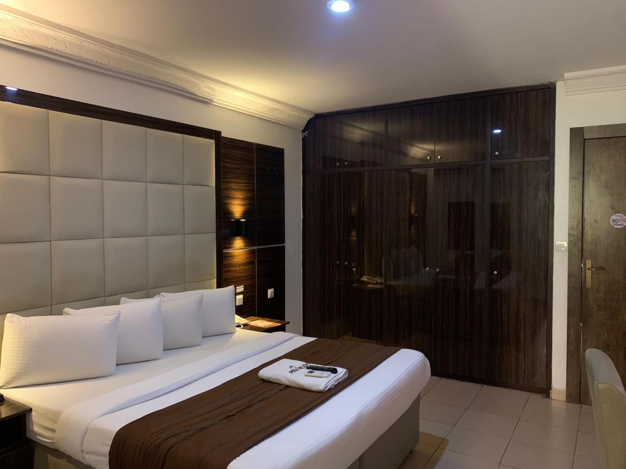 Presken Hotels @ Victoria Island Apese Bagian luar foto